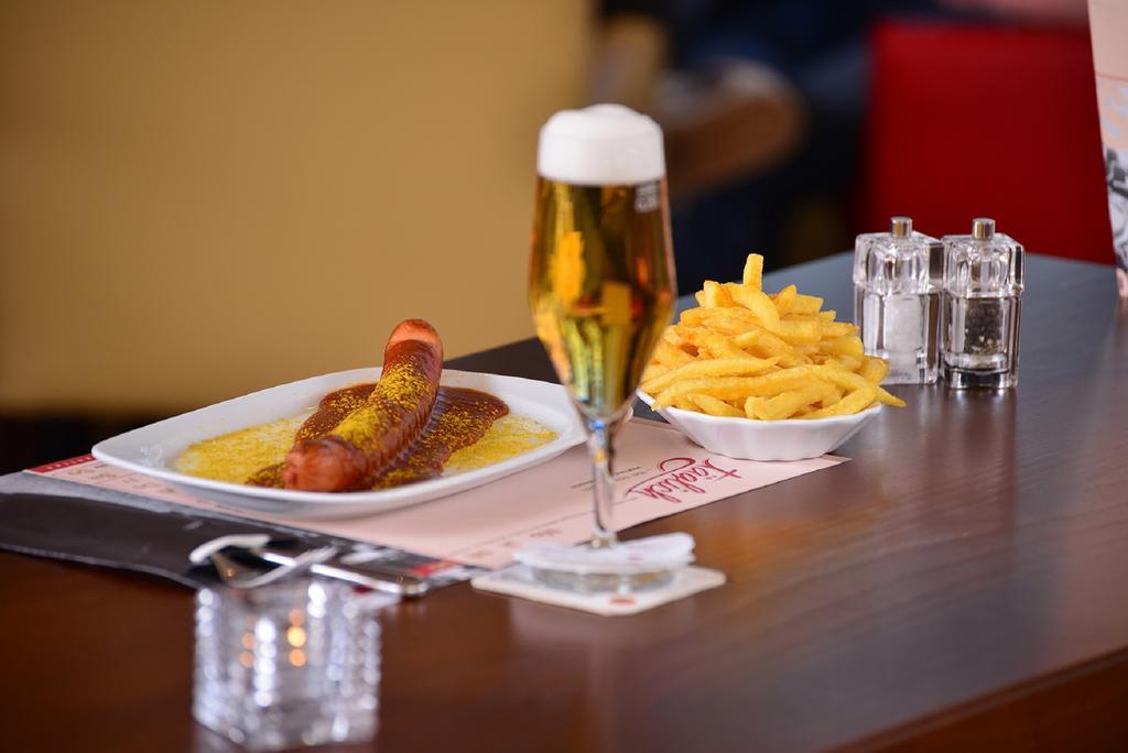 Hotel Ratskeller Salzgitter Bagian luar foto