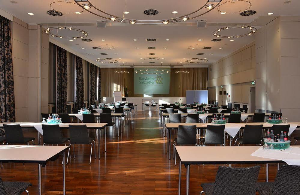 Hotel Ratskeller Salzgitter Bagian luar foto